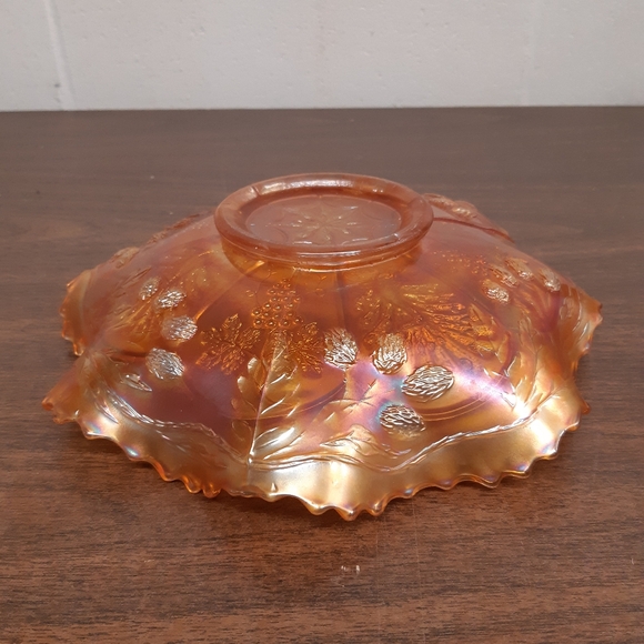 Vintage Peacock and Grapes Marigold Carnival Glass Ruffled Saw tooth bowl - Picture 5 of 6